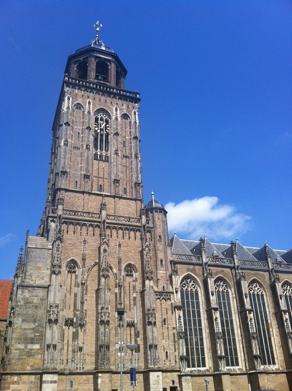 На фото: Grote Kerk, она же Lebuïnuskerk в Девентере