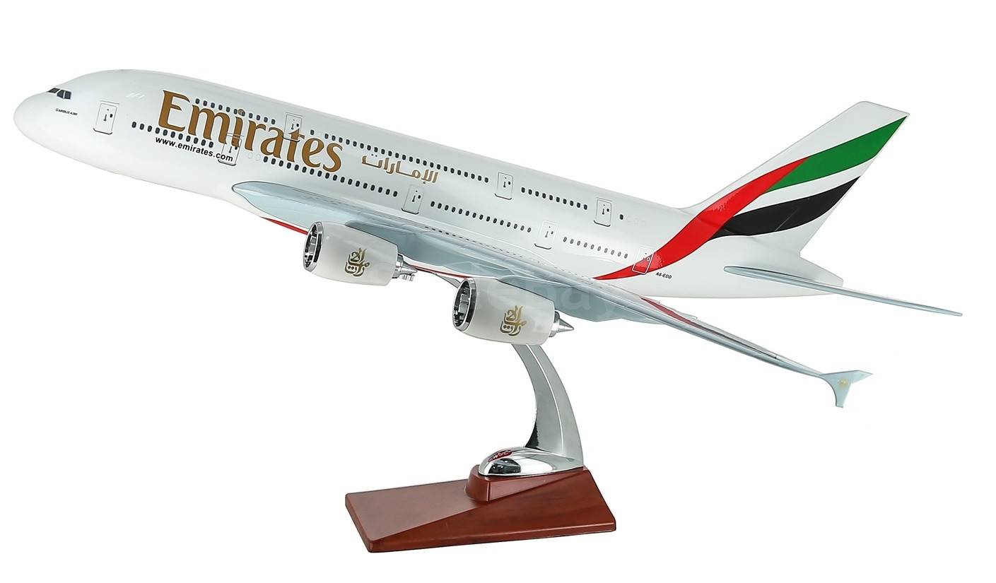 Самолет надо купить. Эмирейтс модели самолетов. Самолёт Emirates а380 модель. Самолет Эмирейтс а380 игрушка. Игрушка самолет Emirates.